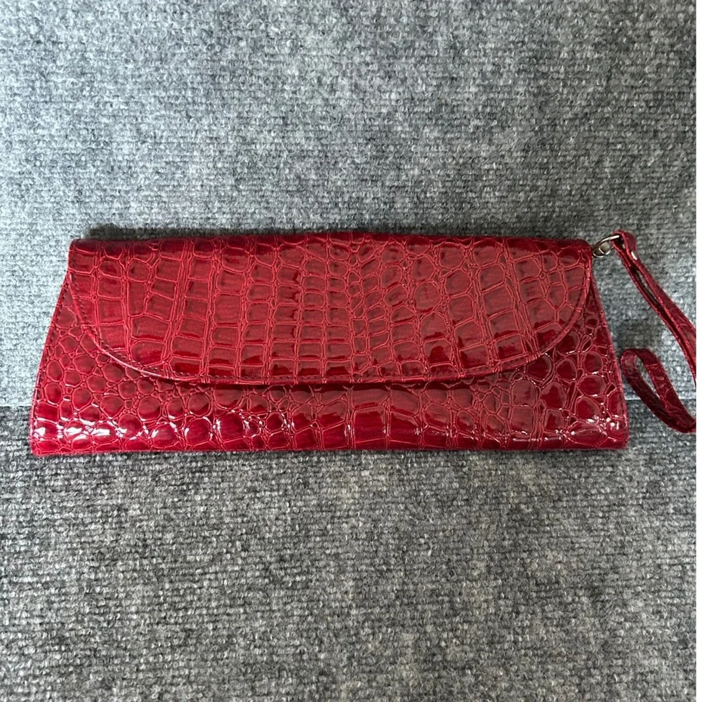 Red Faux Crocodile Embossed Patent Wristlet Clutch Evening Bag Magnetic Snap